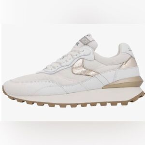 Voile Blanche Qwark Hype sneakers in white and gold; Size 38